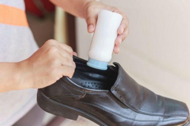 8 cách khử mùi hôi giày da mới mua cực kỳ hiệu quả