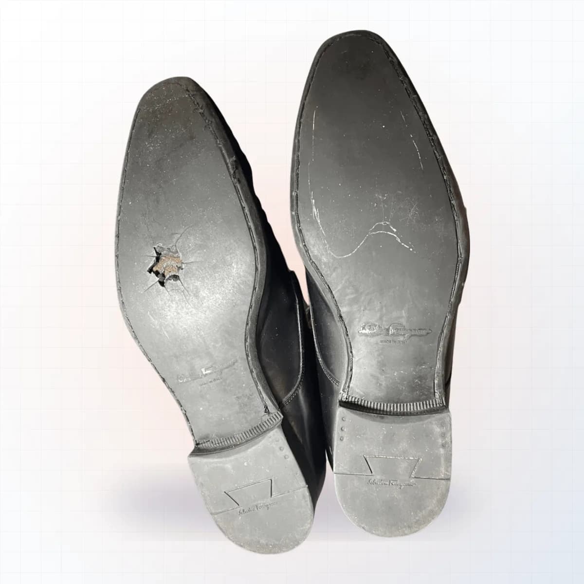 Đế giày Boot Salvatore Ferragamo hư hỏng trước khi thay đế tại EXTRIM